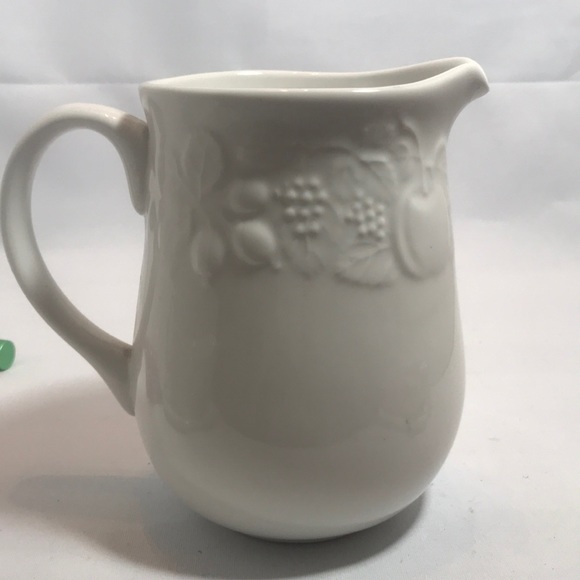 Gibson Pitcher - Picture 2 of 6